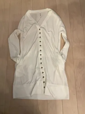 {{ClientCode}} WHITE ZENANA LONG SNAP CARDIGAN, L