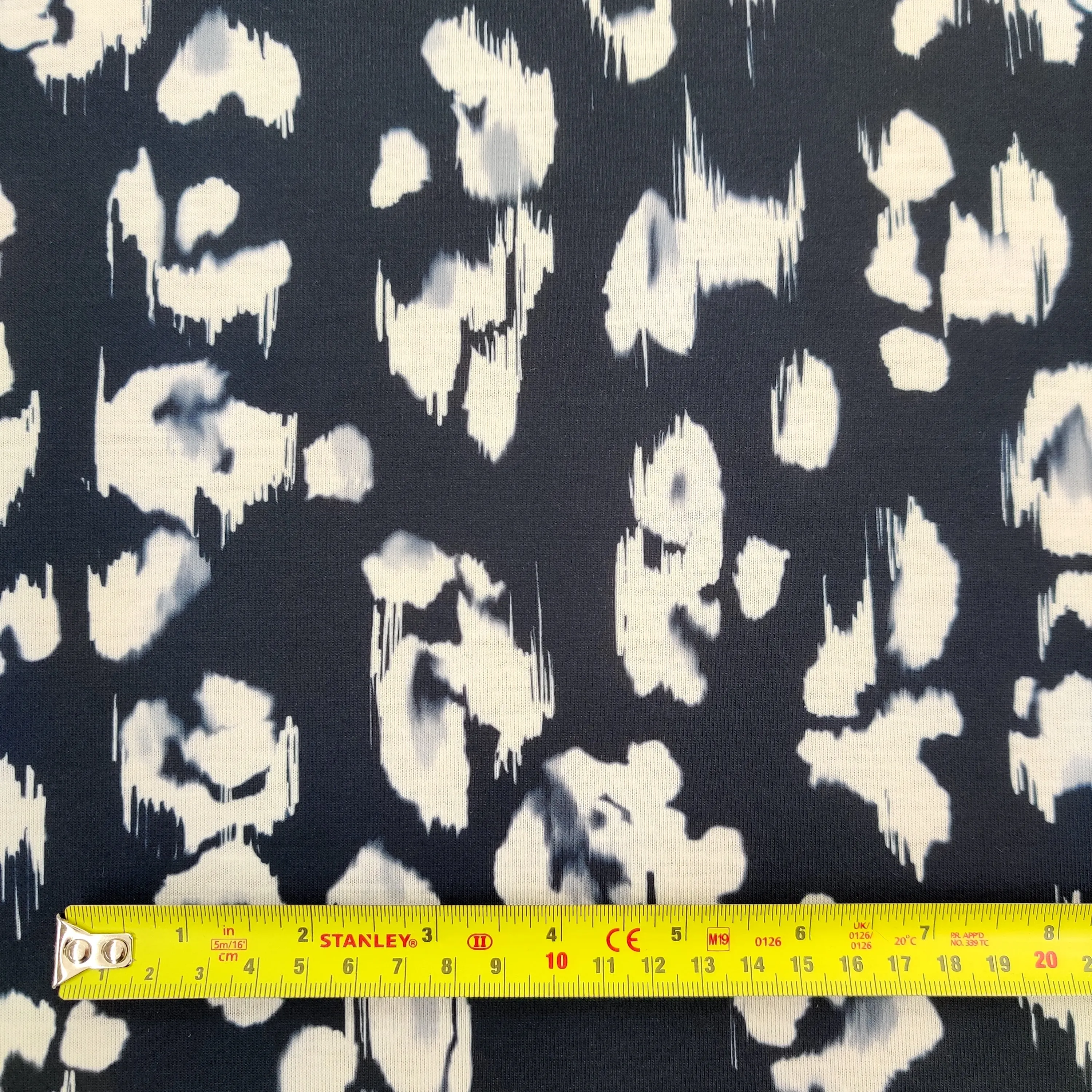 FS572 Monochrome Leopard