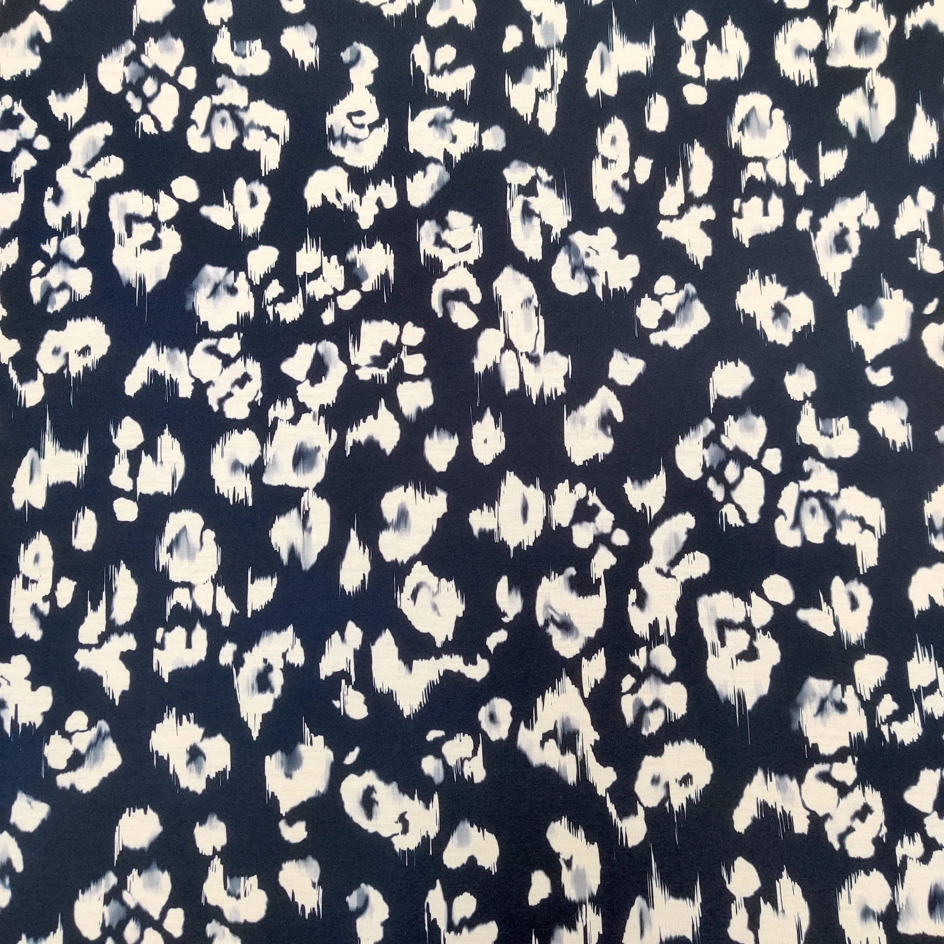 FS572 Monochrome Leopard