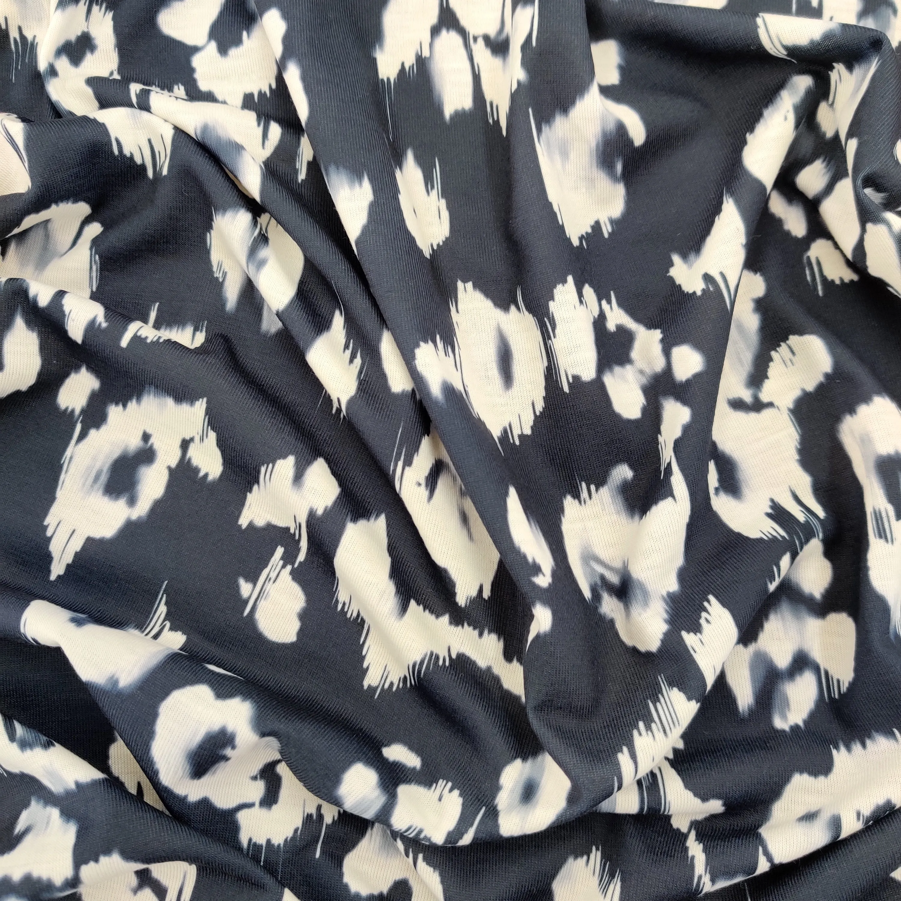 FS572 Monochrome Leopard