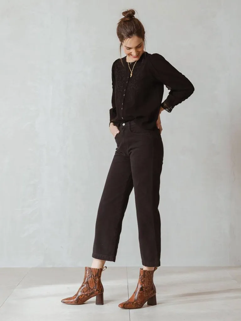 Indi & Cold Cotton Crop Trousers in Black