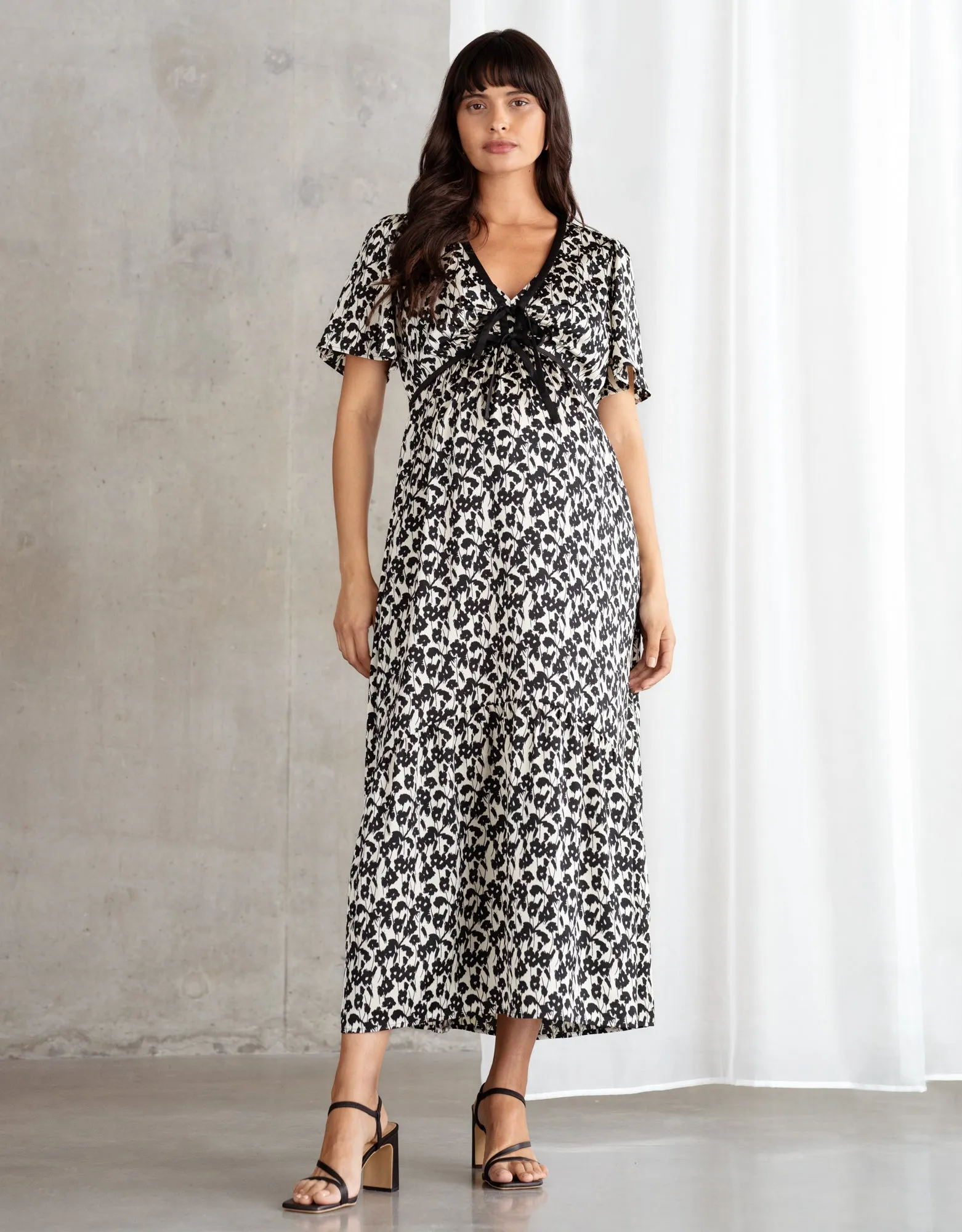 Monochrome Floral Print Maternity   Nursing Tea Dress with Bow Detail